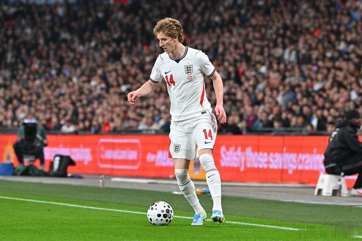 【拉锯战】《泰晤士报》：拜仁对纽卡边锋戈登的初步估价是55M英镑，但纽卡会坚持7