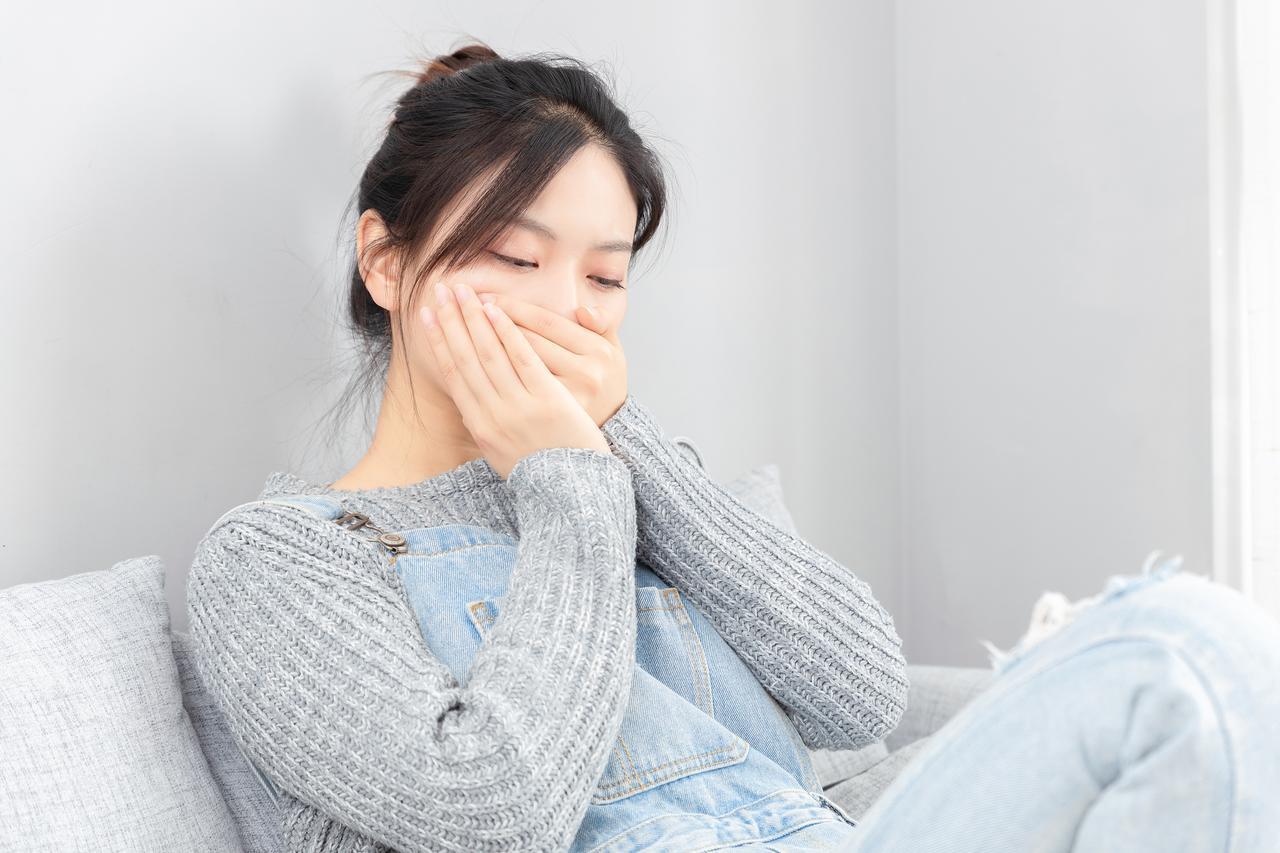 颠倒黑白
如果甜甜蜜蜜的事情成为恶心的事情，
那么恶心的事情
也会成为甜甜蜜蜜的