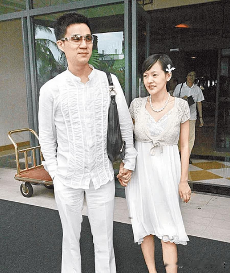 许雅钧接触过比小S美的女子多得是，但比小S会赚钱的女子还真不多，这应该是小S能守