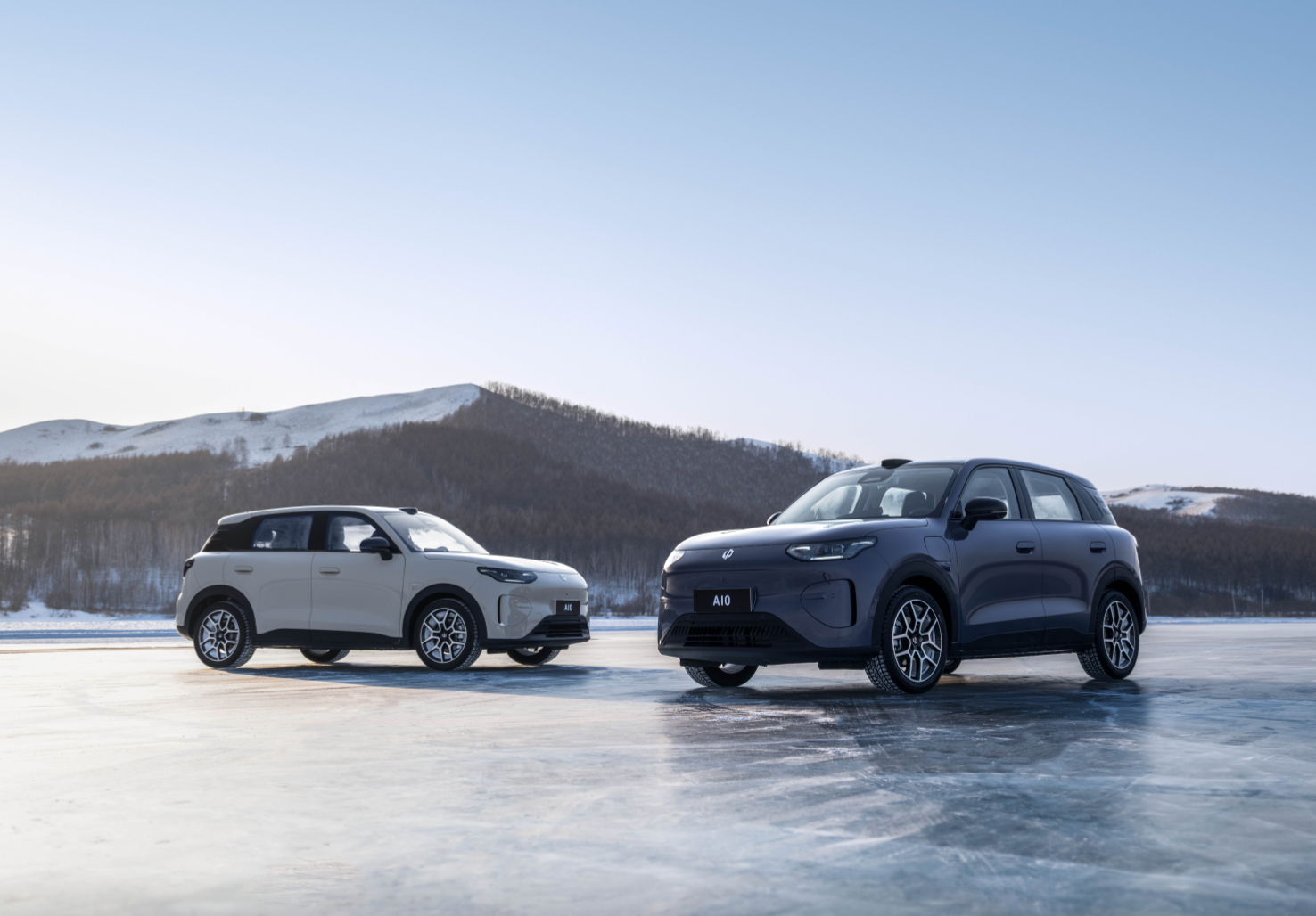 车若初见 零跑A10现身牙克石，别说，这小车在冰面上还挺出片！刚刚过去的1月，D