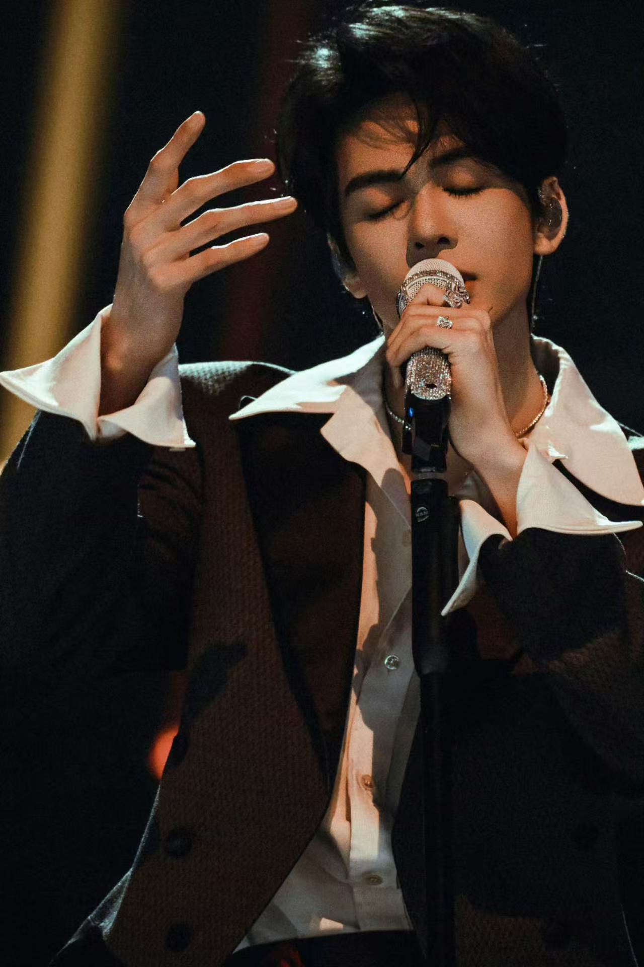 曾舜晞天赐舞台演唱会水准 曾舜晞天赐舞台演唱会水准曾舜晞音综首秀超预期 我宣布，