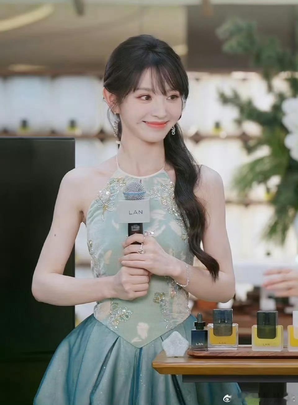 田曦薇杭州人气🈶，人人人人人！｜田曦薇 