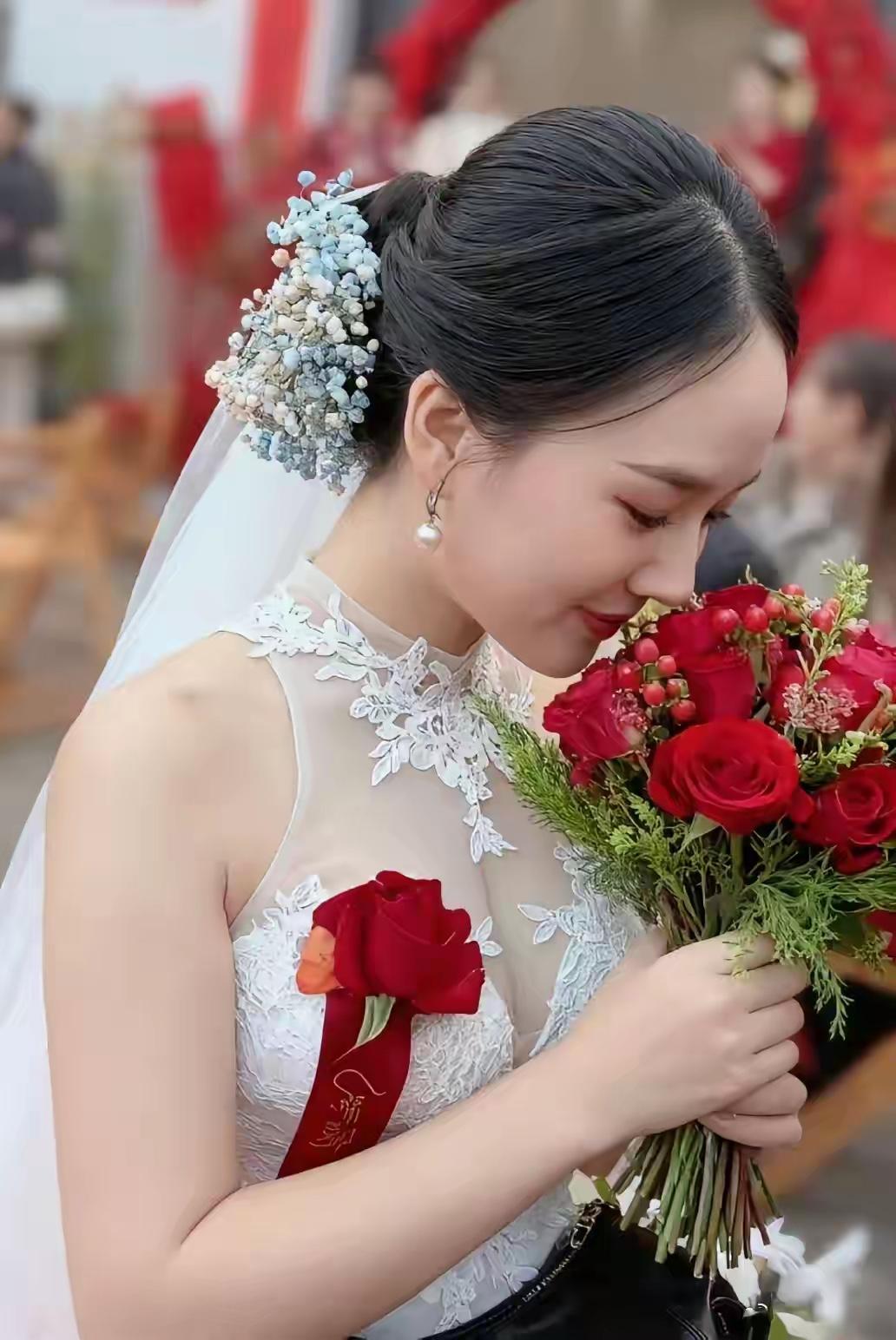 参加兄弟婚礼。
这新娘美的让人羡慕。
努力赚钱，也娶一个美丽新娘