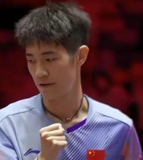 陈俊菘明明可以3-1赢，最后竟然2-3输了。其实今天张本智和状态不是最好，陈俊菘