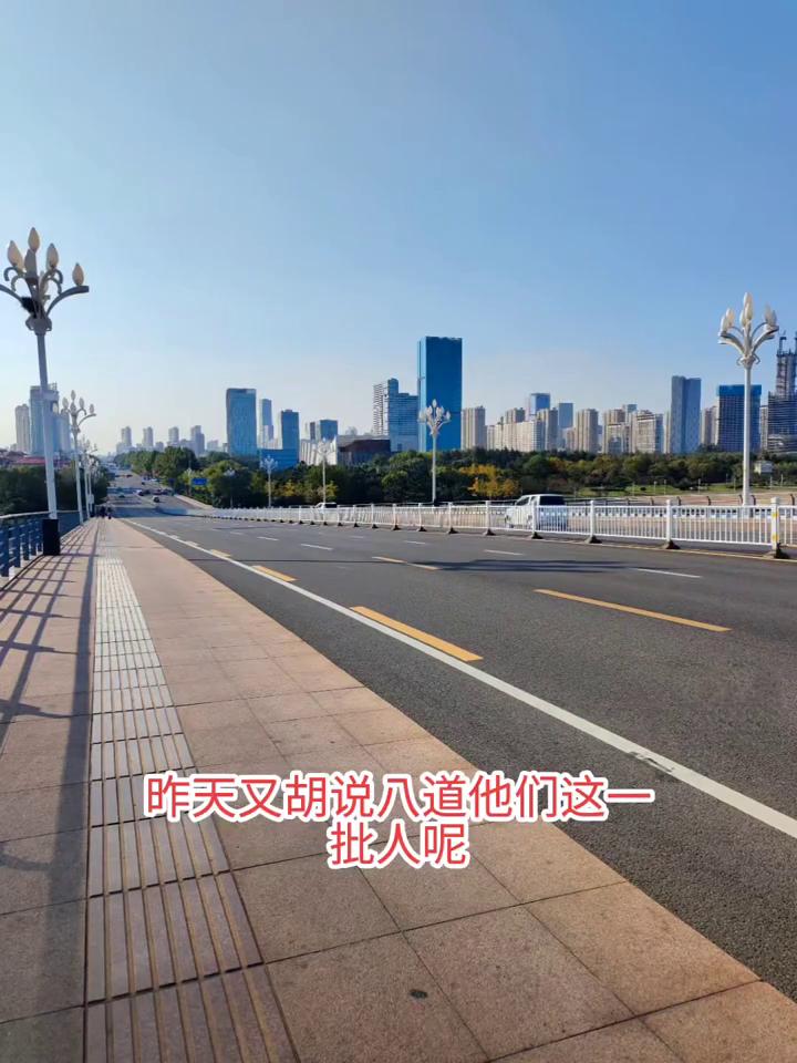 人五人六靠的是什么？
老孟怎么越老说糊涂话？昨天又胡说八道他们这一批人，跟老孟在