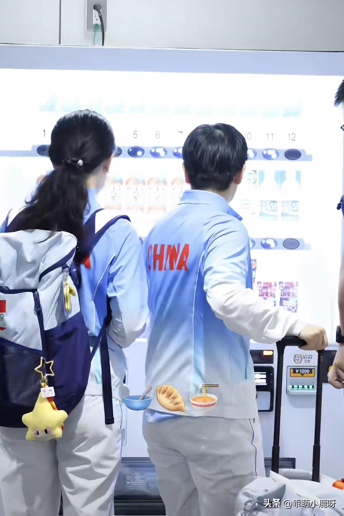 莎莎和队医体能去买饮料，最后得到一瓶矿泉水！太好笑了！
莎莎：买饮料买饮料买饮料