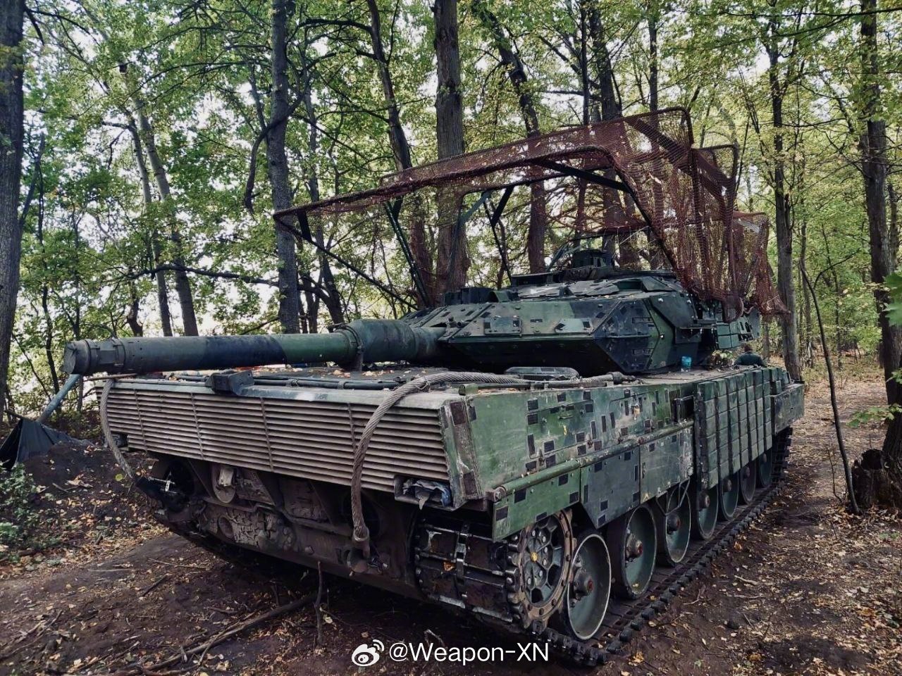 #兵器影像[超话]##俄乌局势新进展# 乌军一辆 STRV 122A坦克（瑞典豹