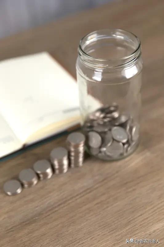 普通家庭攒钱有哪些好方法？
普通家庭赚钱确实是非常有学问的一个问题，既要有风险危