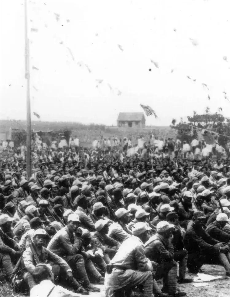 对越自卫反击战一等功臣张长海，潜伏3天3夜，不吃不喝，大小便随身排出。405战斗