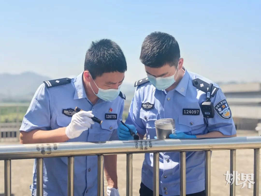 【在蛛丝马迹中寻找真相！宁波余姚刑侦师徒让无声证物开口说话 】“五一”假期，余姚