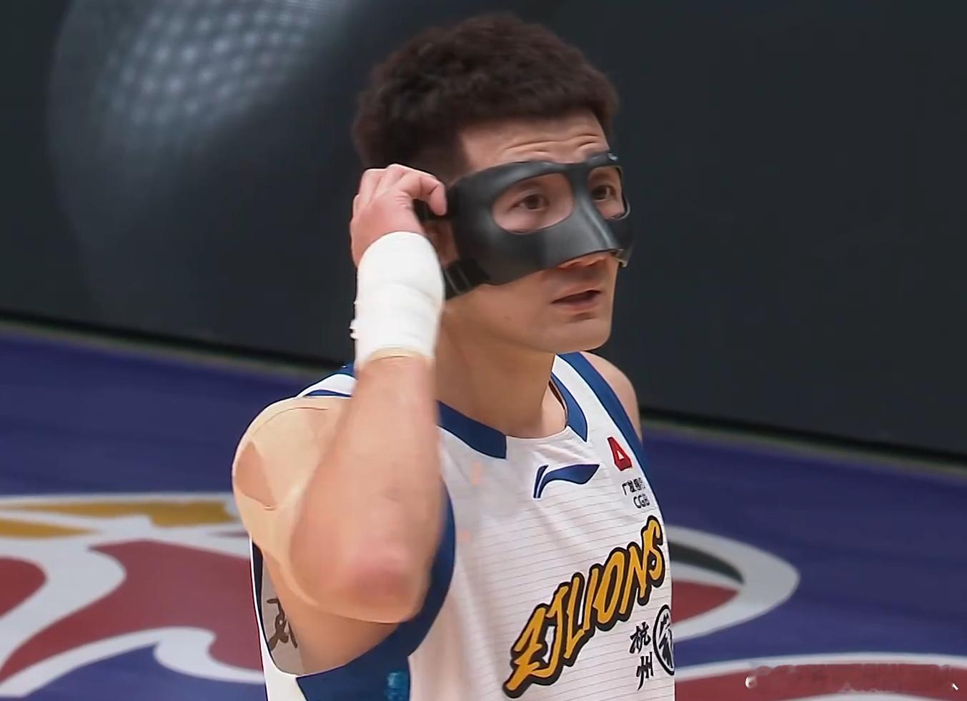 北控男篮vs广厦男篮 广厦今天第一节轰下35分，全队75%的投篮命中率 