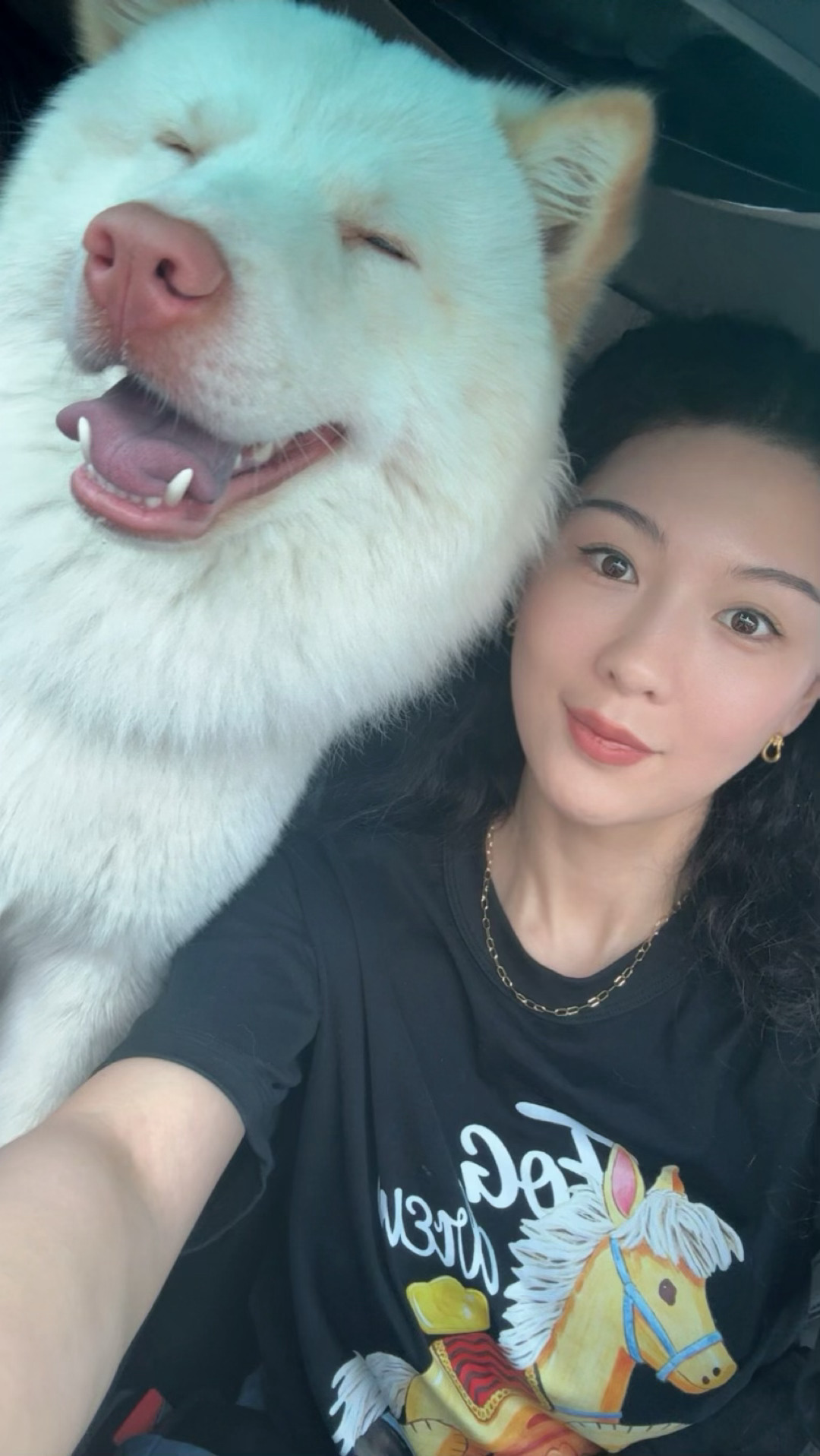 奶油送爸爸妈妈去机场，这几天没怎么睡觉，生物钟就是六点。去香港看看有没有好的K金