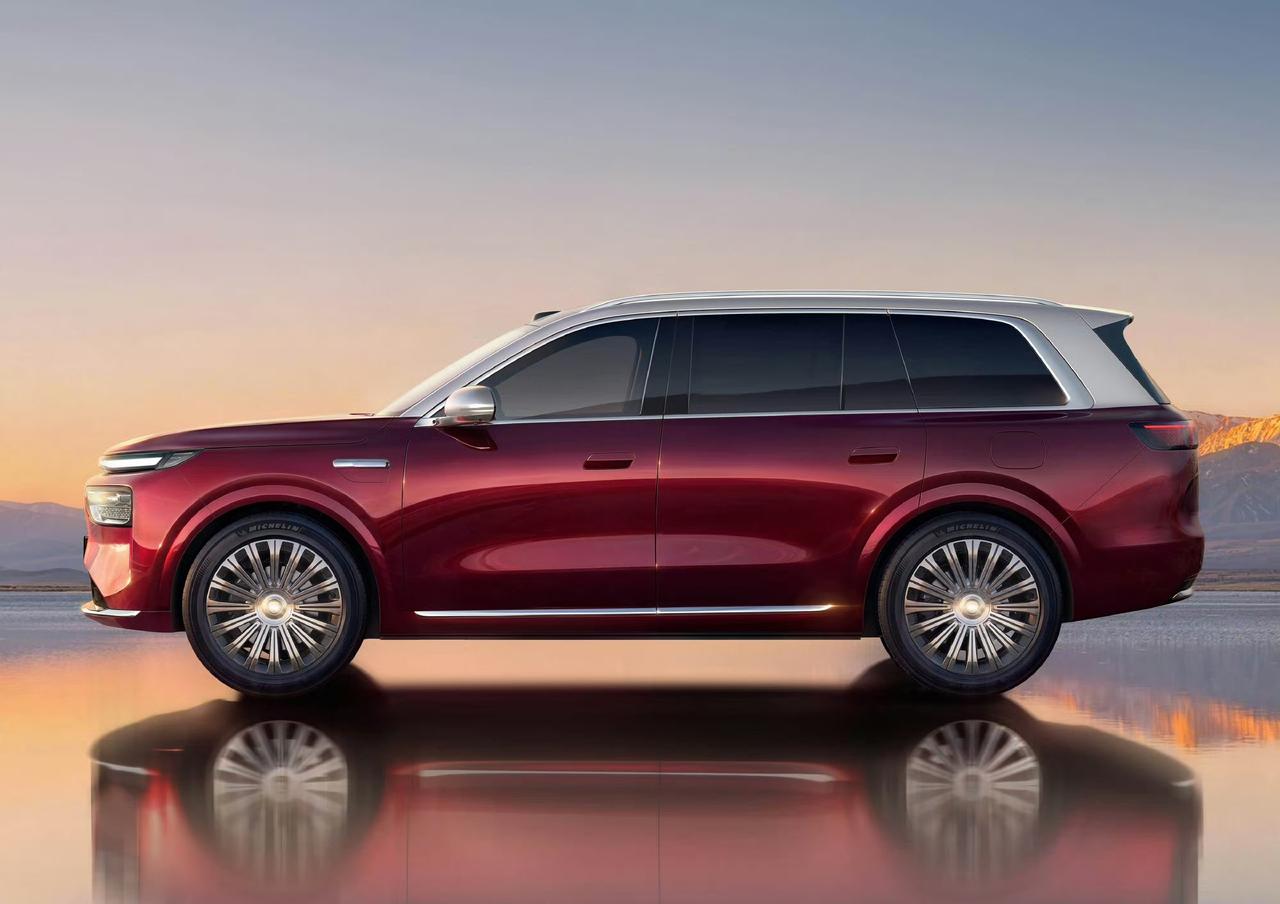 奕境品牌首款车型定名“奕境X9”
6座大型SUV
车长5.3米车长，3.1米轴距