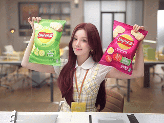 宋雨琦打工精神状态绝了 宋雨琦也太会演打工人日常了！从认真开工到变身打工乐子人，