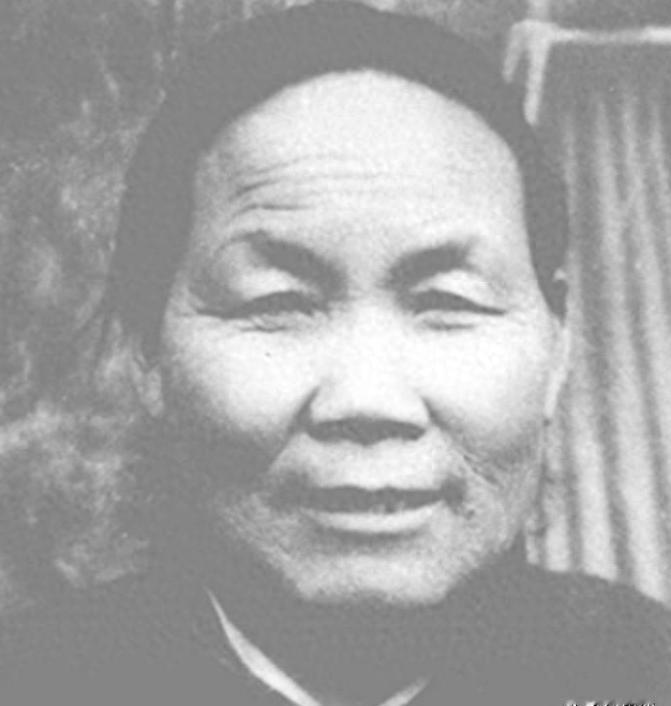 1940年，山东一位大娘给八路军做了小米饭，饥饿的战士们狼吞虎咽，然而他们突然发