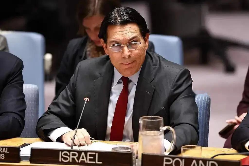 以色列这回把联合国的遮羞布给撕了个粉碎！

最近的联合国会议发生了荒诞一幕，以色