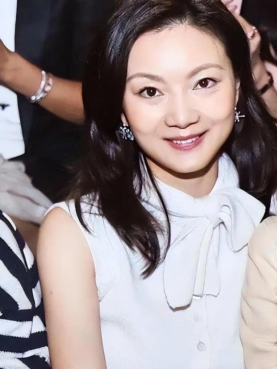 隐忍27年果断逆袭！陈婷的清醒，打醒无数依附他人的女人
 
谁能想到，全网眼中依