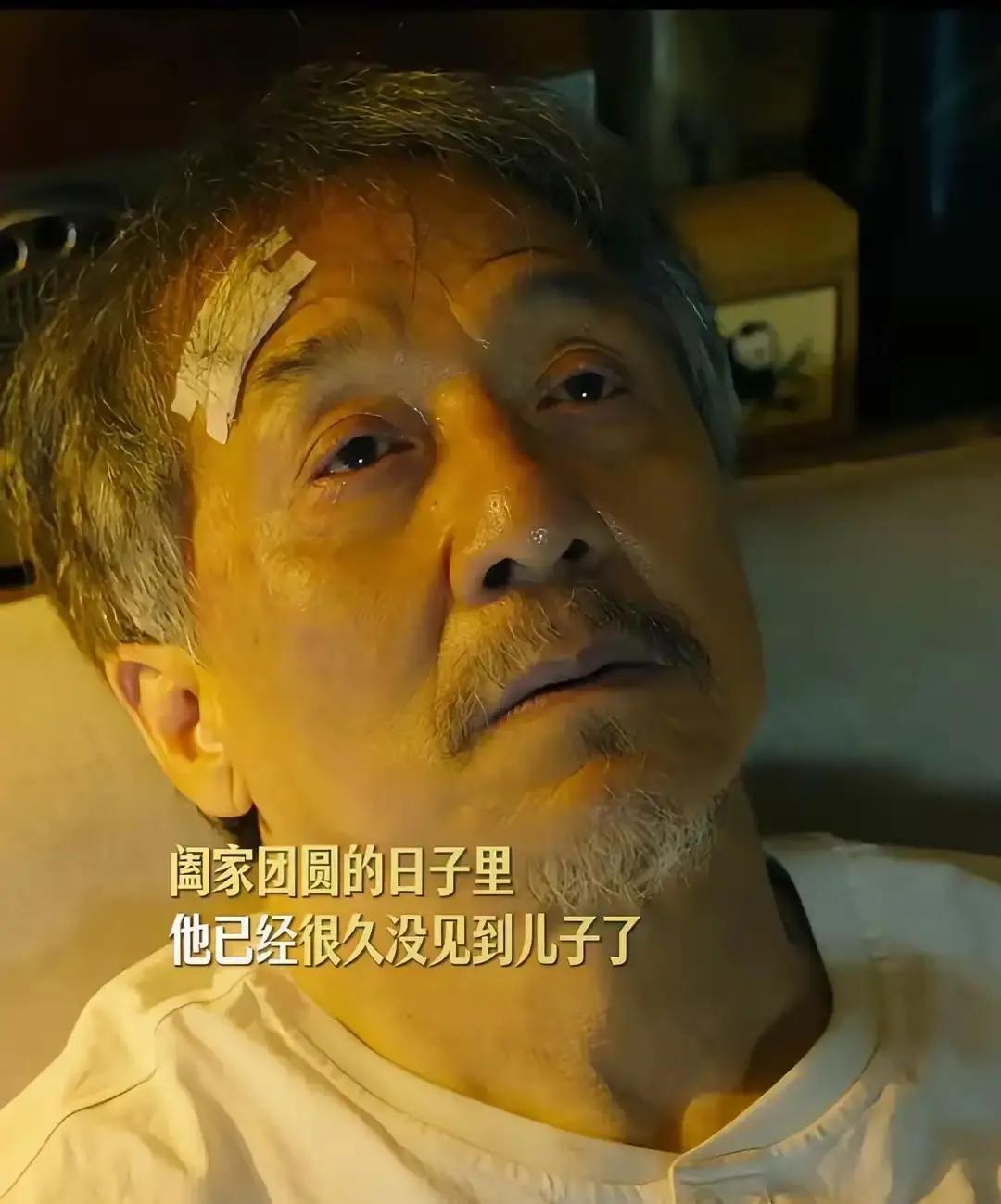 71岁成龙还在拼命拍戏
 
不是缺钱，是怕回家。生日宴上房祖名递来一杯茶，他愣了