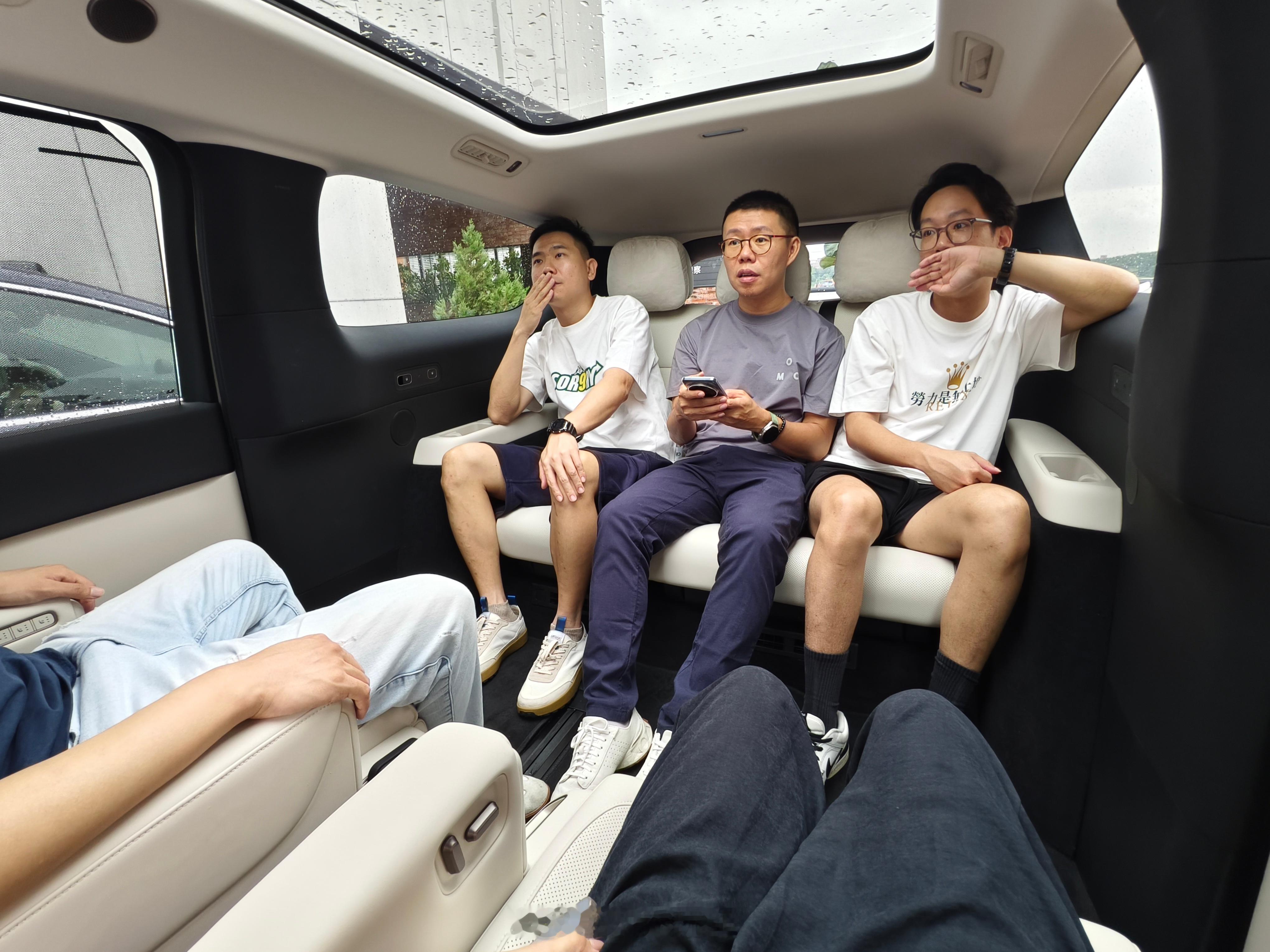 “一家五口”在MEGA HOME的日常[doge] 当一家之主躺下之后，三个熊孩