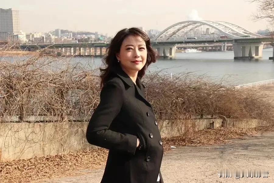 我们的海媚姐真是太美了，
一直她没有离开我们！
#明星的美丽分享# #明星美图秀