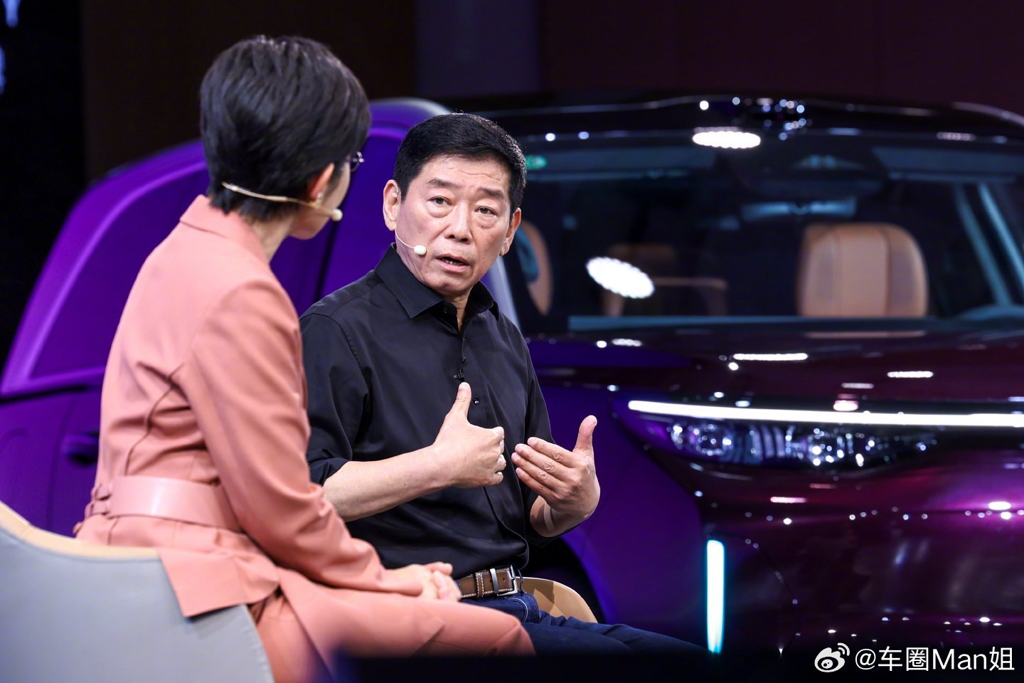 魏牌V9X上市魏牌V9X：豪华不是噱头，是敢用姓氏背书的长期主义当整个车圈都在P