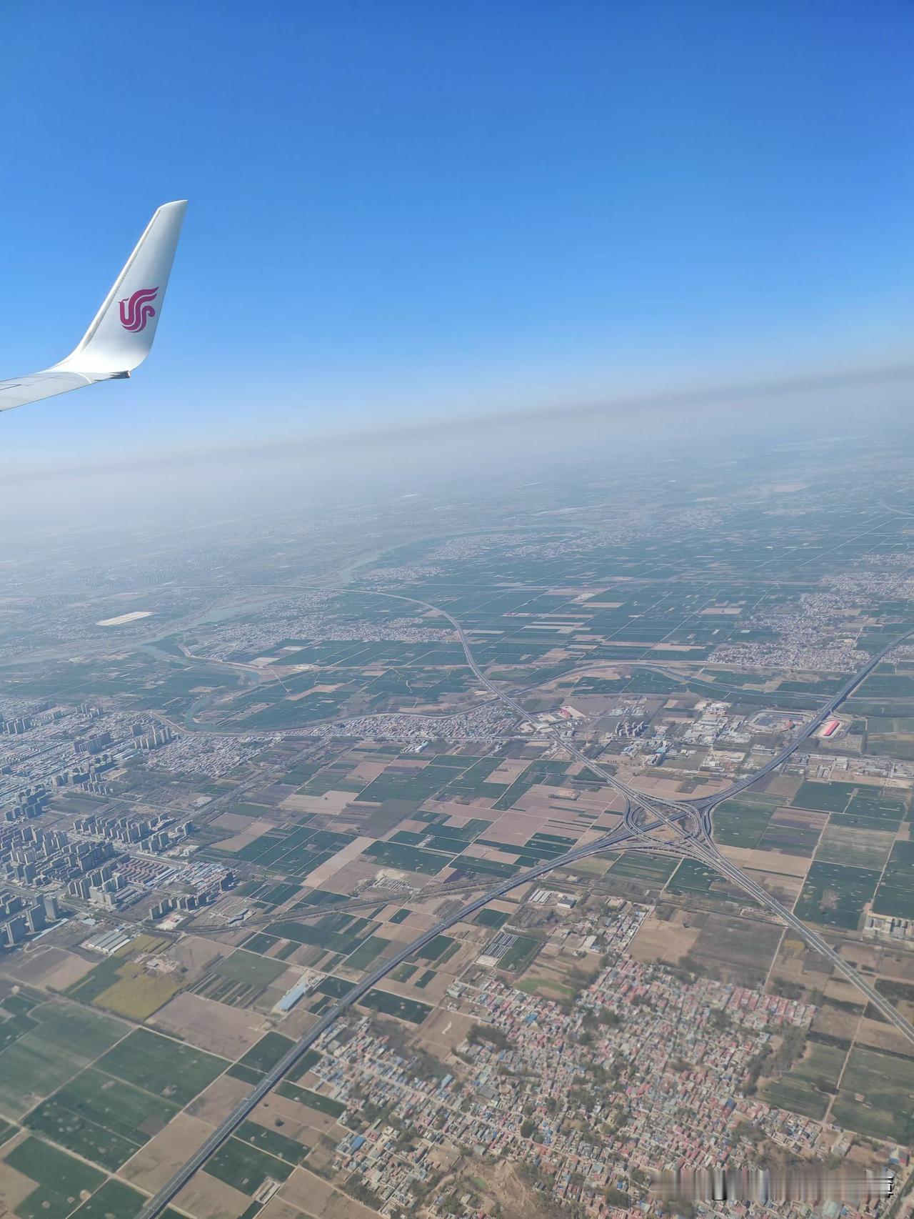 朋友圈发的照片，我才知道了合肥俯瞰风景。原来坐在飞机上看到的合肥是这样的，虽然从