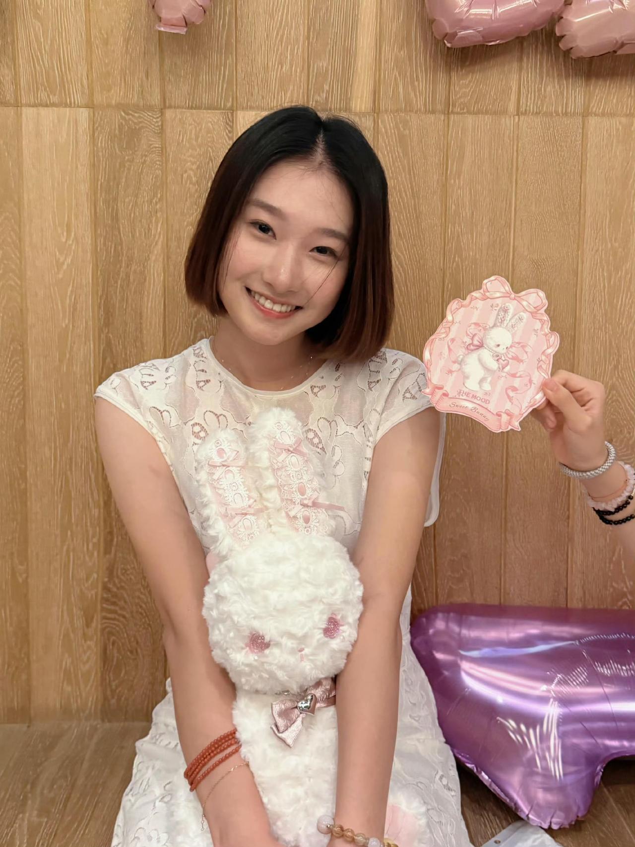 马伊琍女儿，高调发文！

9月20日，马伊琍的大女儿文爱马晒照，发文庆祝自己18