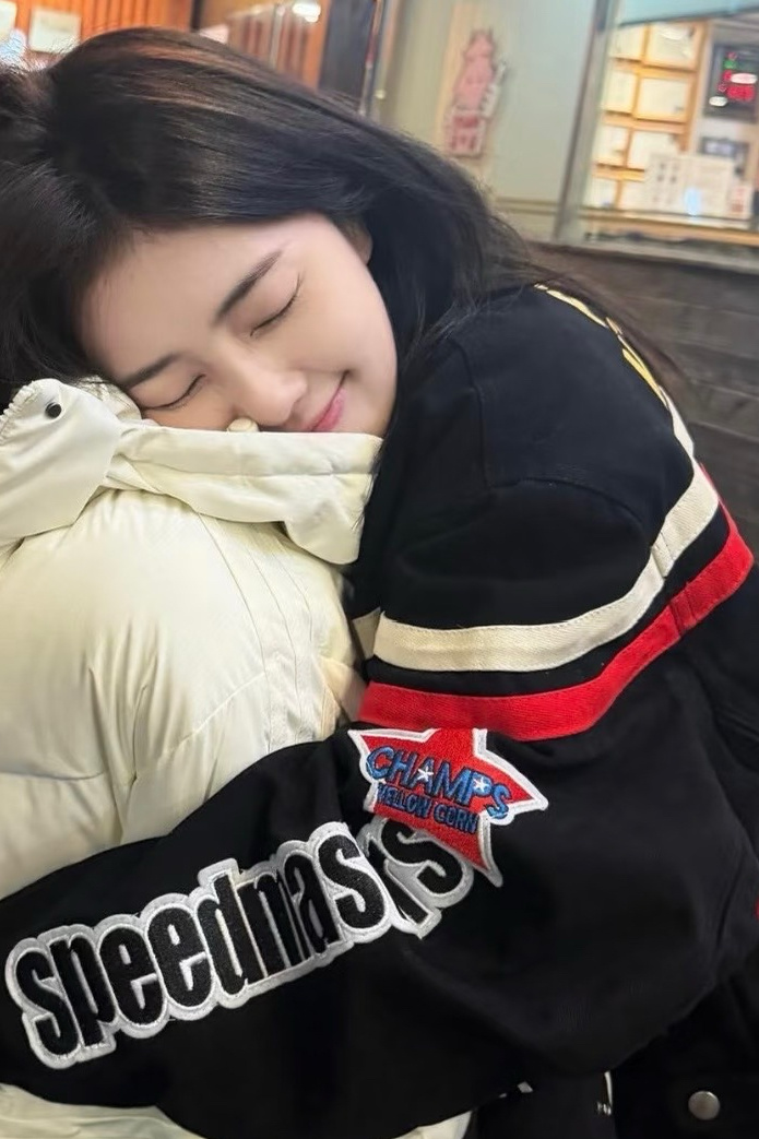 白鹿  本人急需购入白色羽绒服一件白鹿李佩仪·白鹿李佩仪