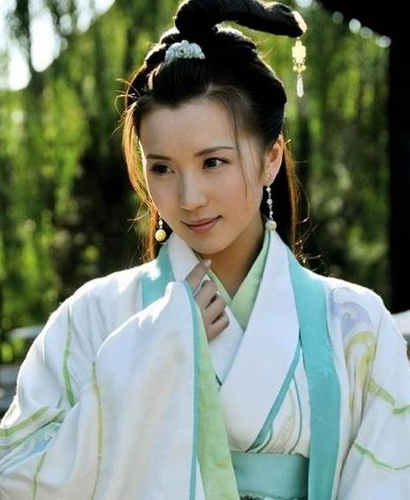 公元199年，吕布被曹操杀死以后，曹操的士兵闯入吕布的内室发现了貂蝉。貂蝉立刻举