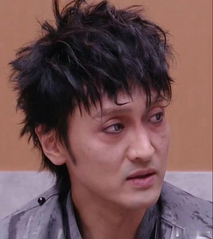 王传君王传君为了野人拼了王传君 演员搞唱跳的表现力跳出演员舒适区挑战唱跳，王传君
