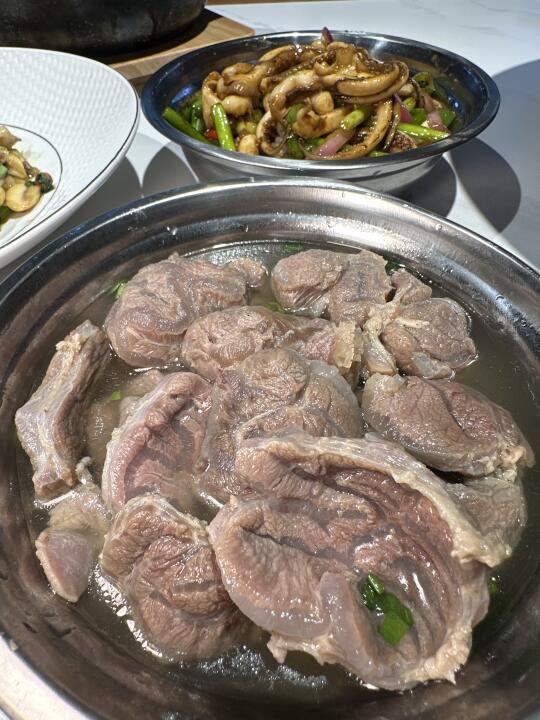 南京极品（泉水牛肉好吃死了。。。。）
