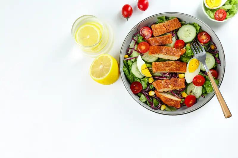 想要健康，预防为主很关键。科学饮食得安排上，多吃新鲜蔬果、全谷物和优质蛋白，像鱼