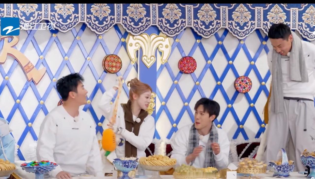 徐志胜一声“米奇音”竟让李昀锐想逃走

在最新一期的《奔跑吧》天路篇中，一段名为