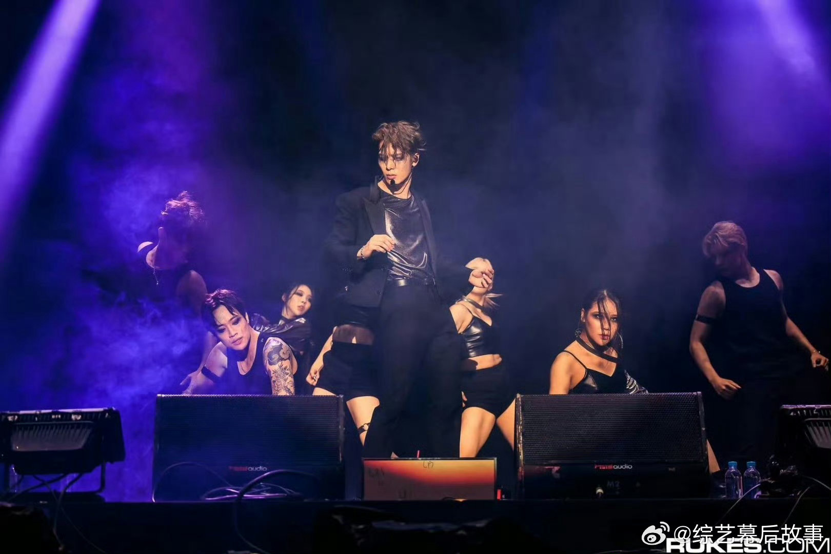 王嘉尔提名最佳男歌手这次浪潮音乐大赏的评审阵容全是业内资深音乐创作者，耗费数月筛