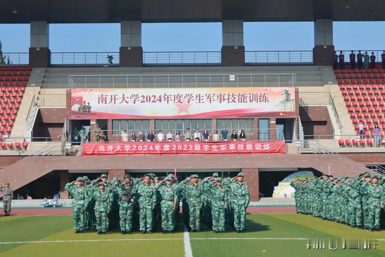 南开大学学生军训剪影