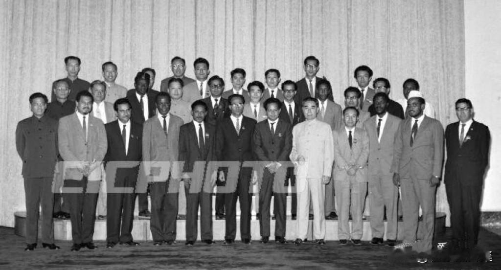 【周总理历史上的今天——5月17日】
1963年5月17日周恩来总理接见出席亚非