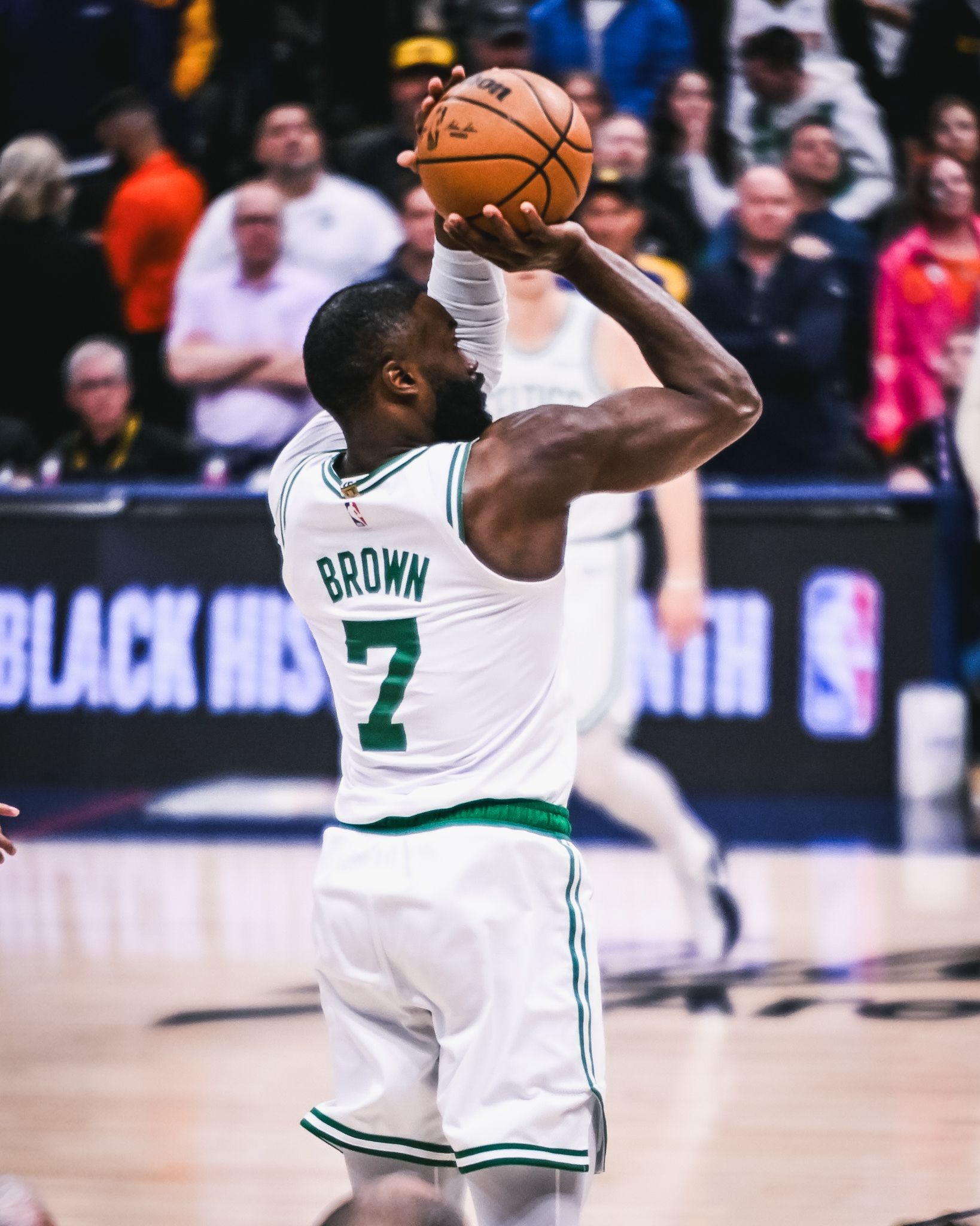 稳住！布朗面对严防跳投命中，58-57波士顿凯尔特人 ｜DifferentHer