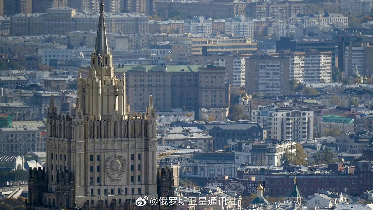 俄罗斯是一个文明的国家，即使与乌克兰处于战争状态，他们也坚持遵守外交公约，把乌克