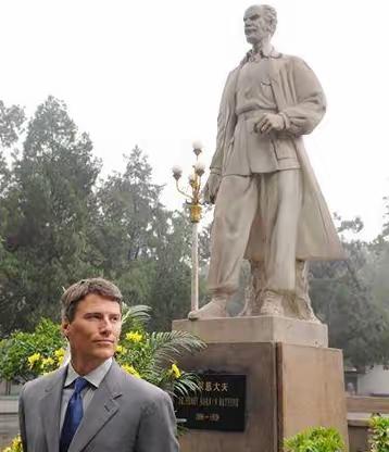 2015年，白求恩的孙子马克·白求恩来到中国后，他不确定中国人还记不记得自己的爷