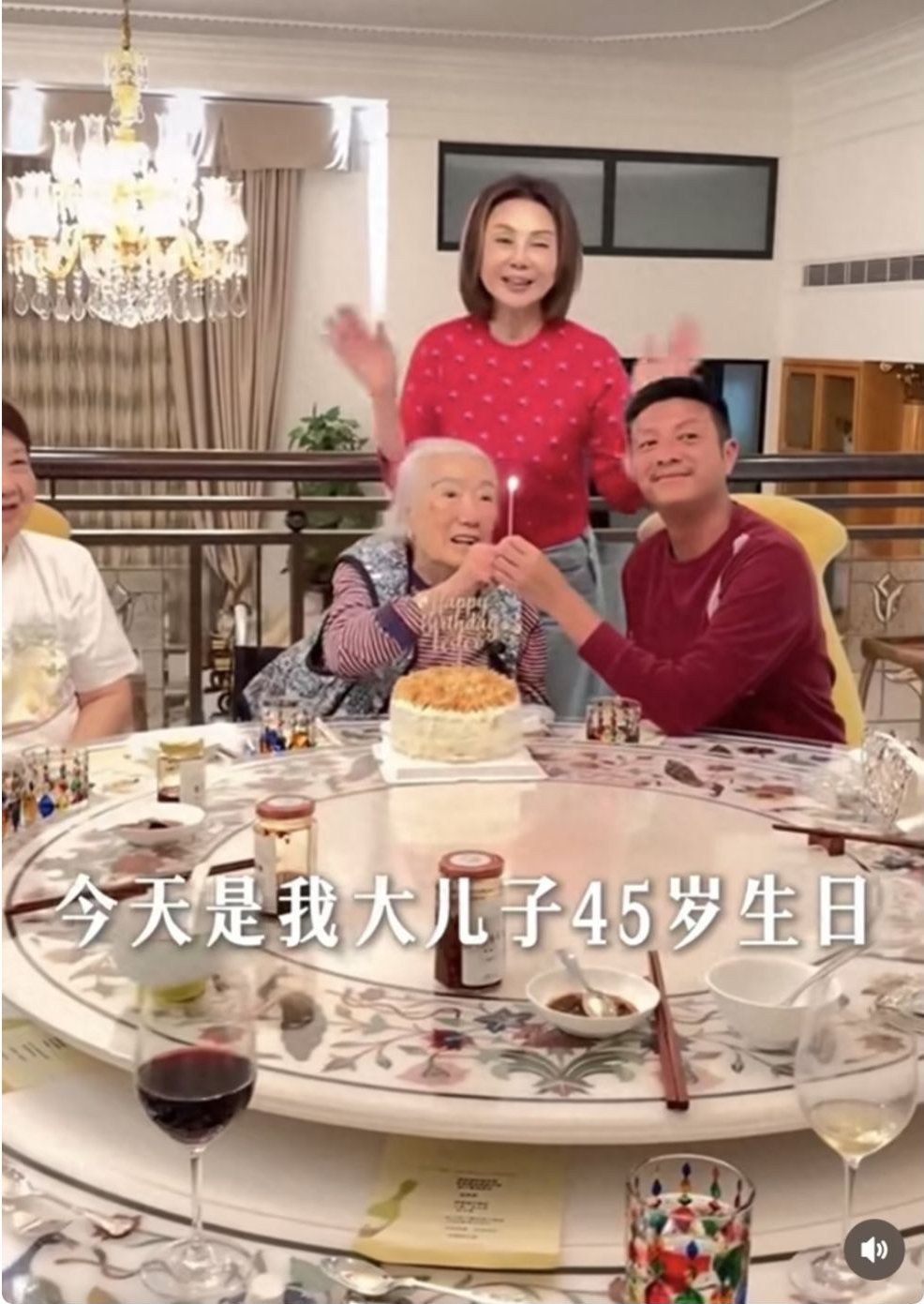 林建岳101岁老母亲近况曝光，抽烟喝酒不忌口，每周要看两次赛马 