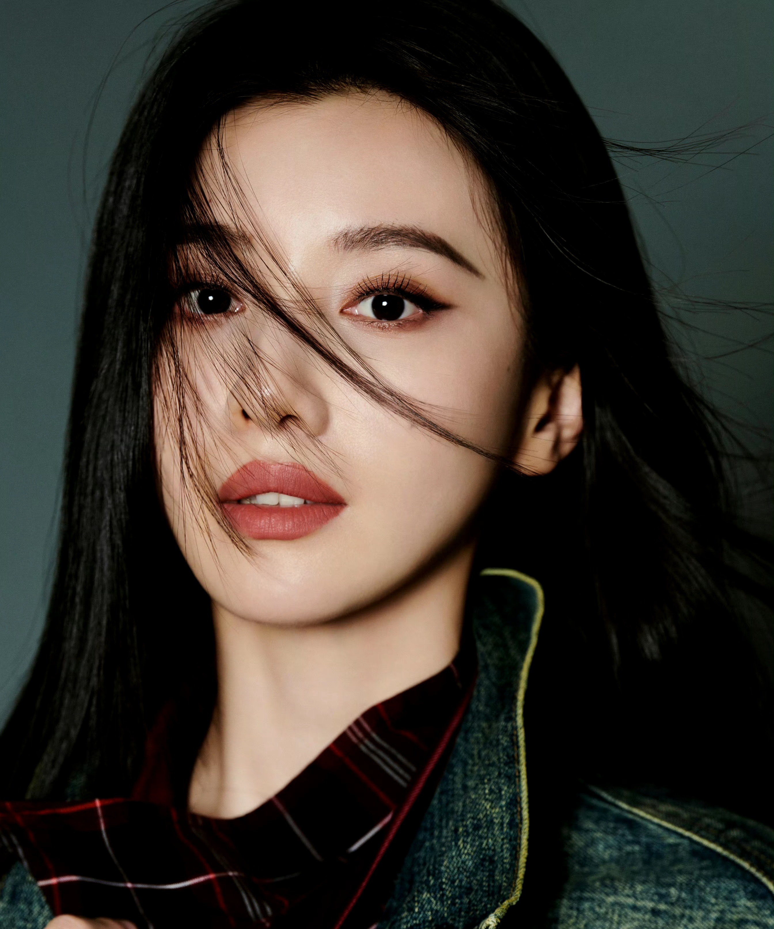 王鹤润：牛仔短裙，冷酷美人 ​​​