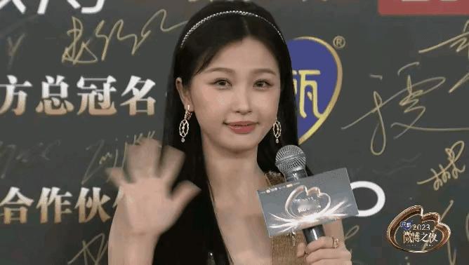 我的天呐……这么普还能当明星，内娱是真的没人了吗[流泪]