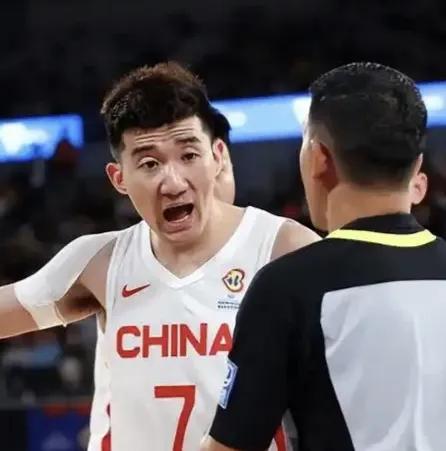我现在还是没想明白孙铭徽为何连男篮集训队都进不去？
看完高诗岩和徐杰整个热身赛的