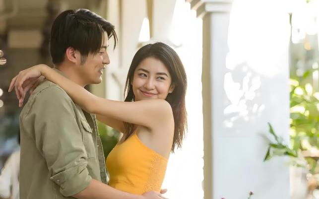 新疆，男子婚内追求一单身女子，与其恋爱发生关系，转账给她27.6万，女子担心被发