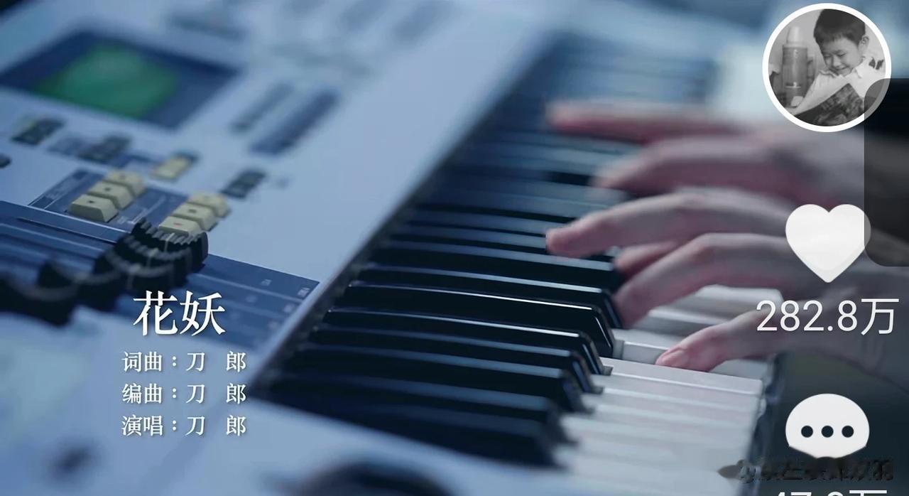 ➡️如果说第一个作品是回应粉丝要求，证实自己入住抖音的真实性。那么，后续两个作品