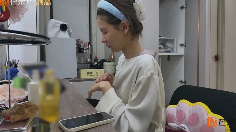 我家那闺女时间造假？网友发现了一个问题，节目组为了刻画自律的标签故意随便写的23