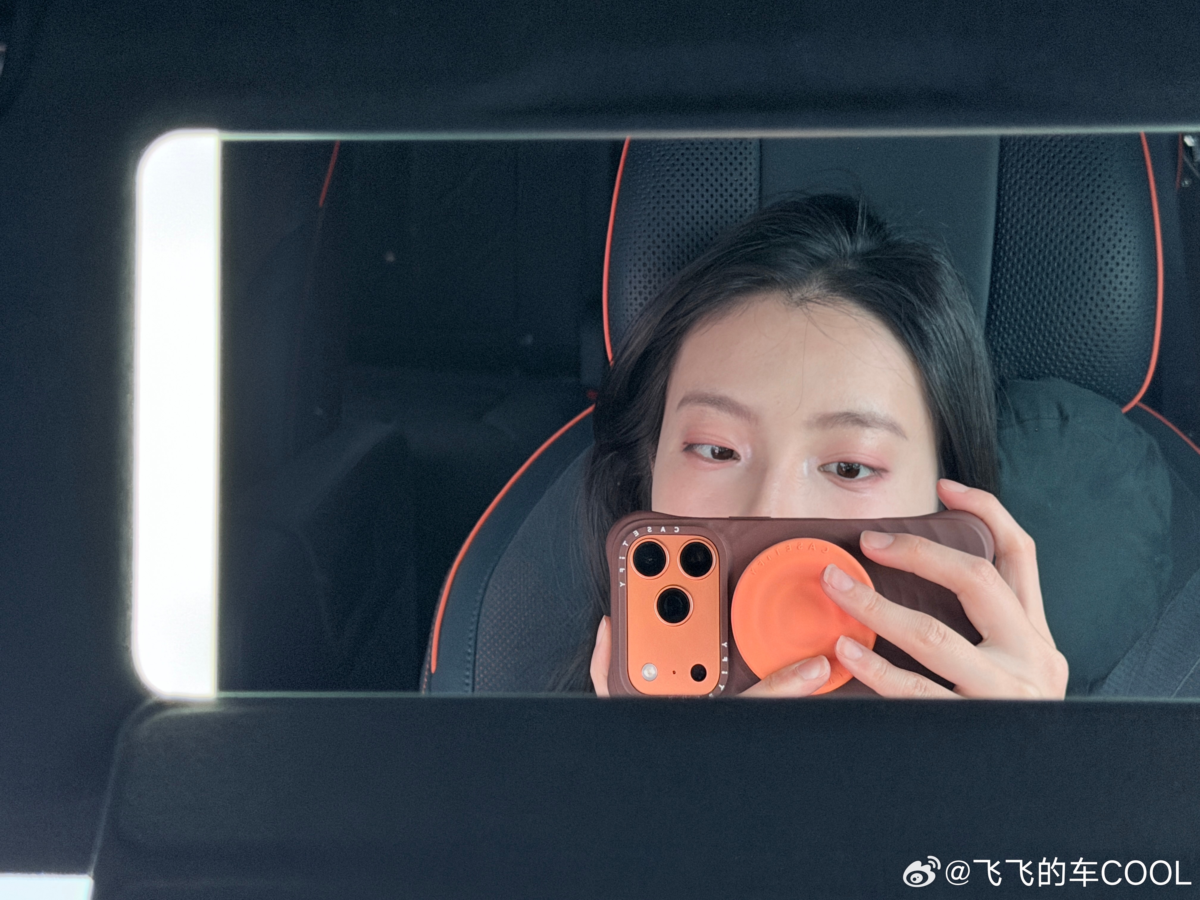 极氪你就听我的，出个化妆镜吧。我研究了一天都没弄明白为啥一个纯平的镜子能把人照的