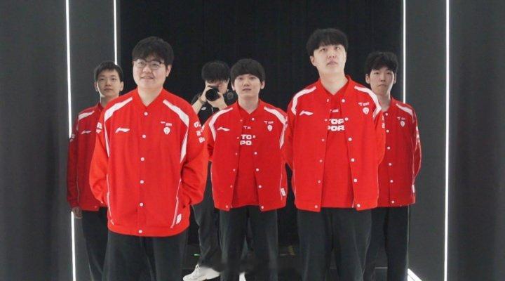 没有意外！TES让一追二拿下WE 成功锁定登峰组前二名在今日的LPL第三赛段比赛