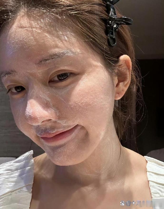 嘴角还能这么分层真是头一回见  
