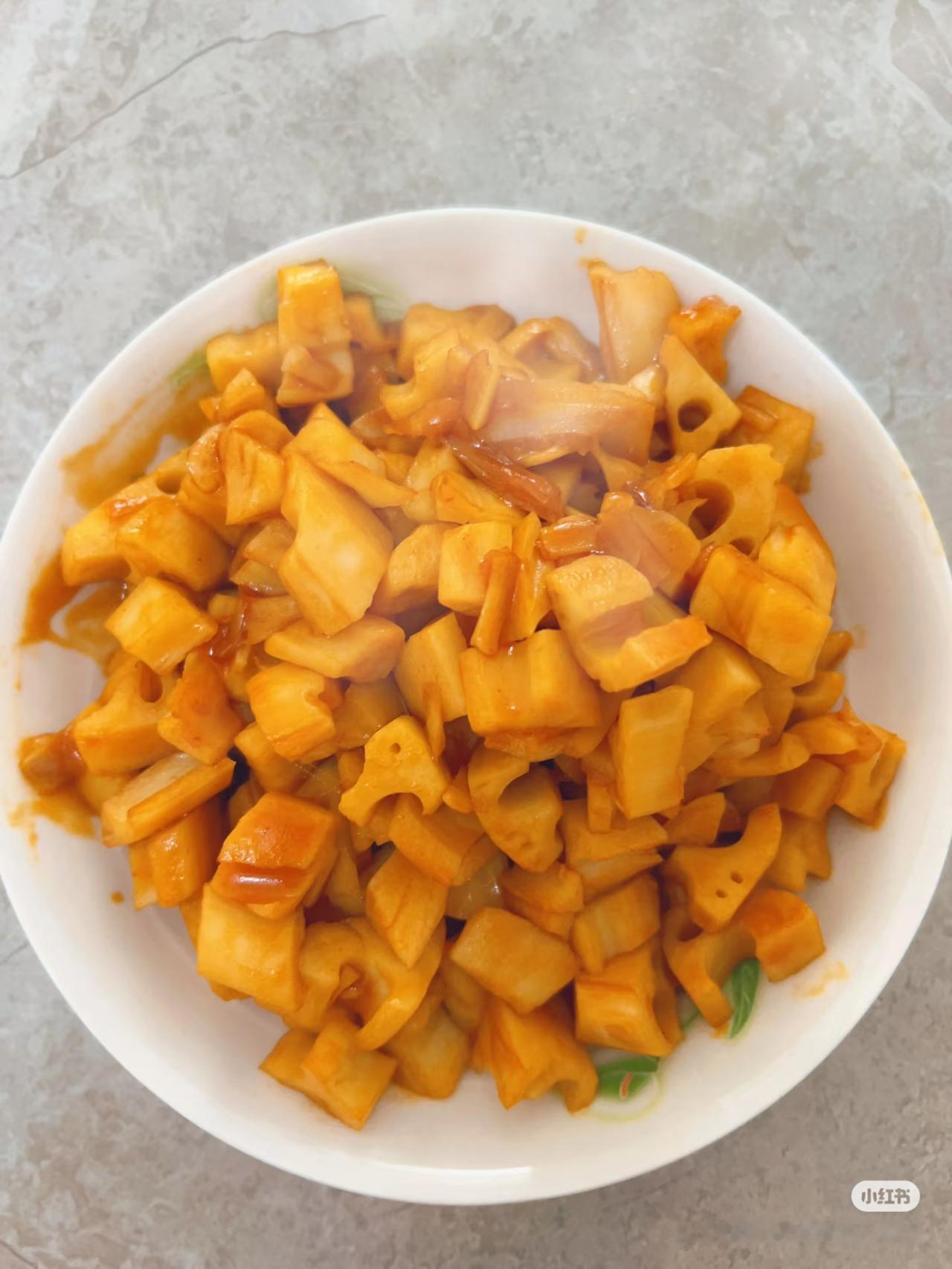 【美食分享】糖醋藕丁——酸甜爽脆的家常佳肴

大家好！今天我想和大家分享一道非常